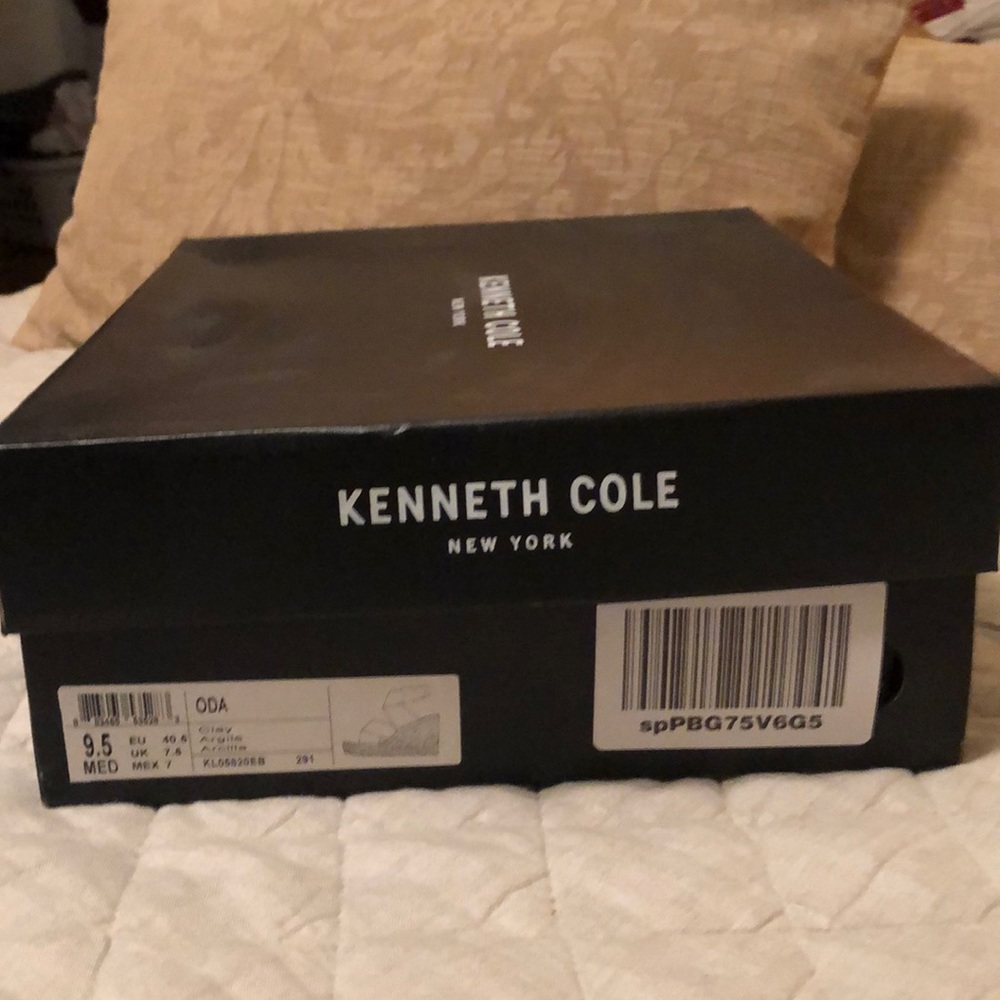 Kenneth Cole sandals